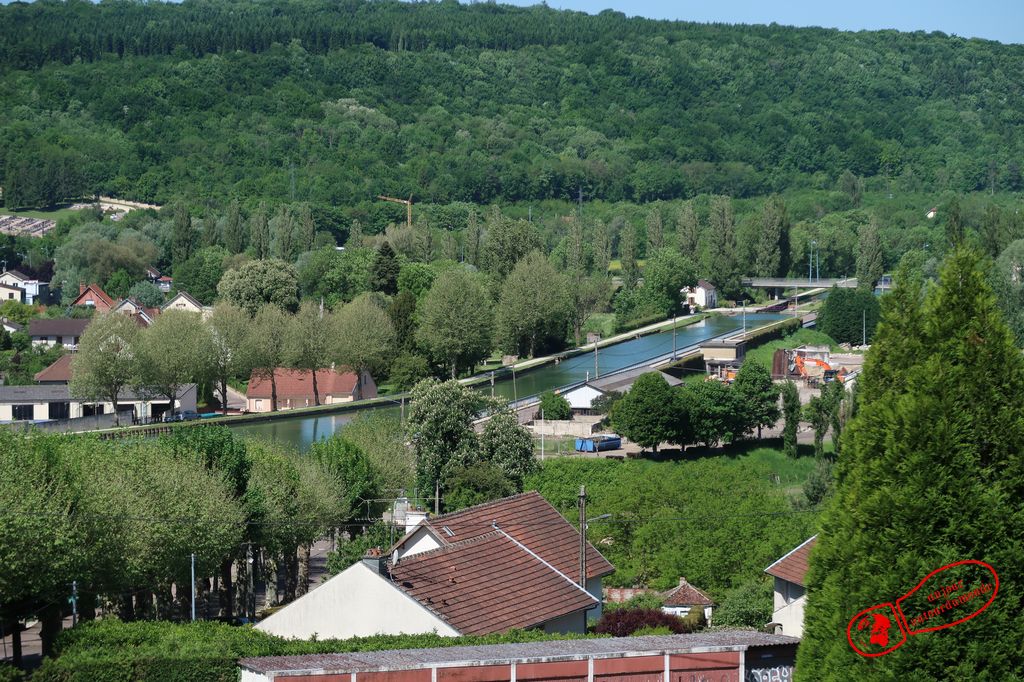 vue sur le canal de Bourgogne depuis les hauteurs de Montbard